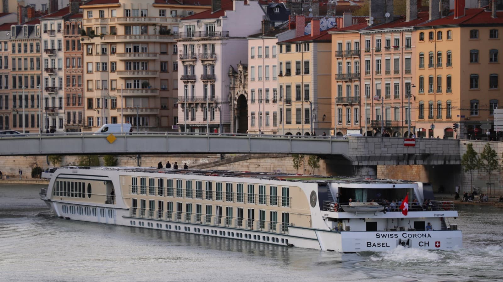 Emerald Cruises river cruise scene