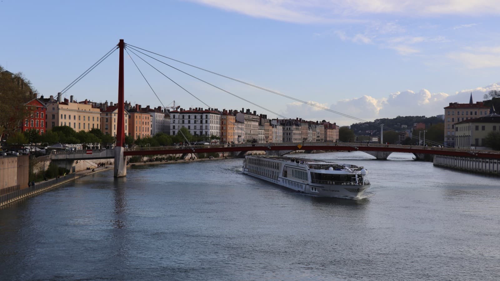 Riverside Luxury Cruises river cruise scene